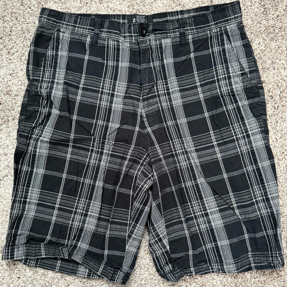 Men’s Apt. 9 Shorts, Size 34